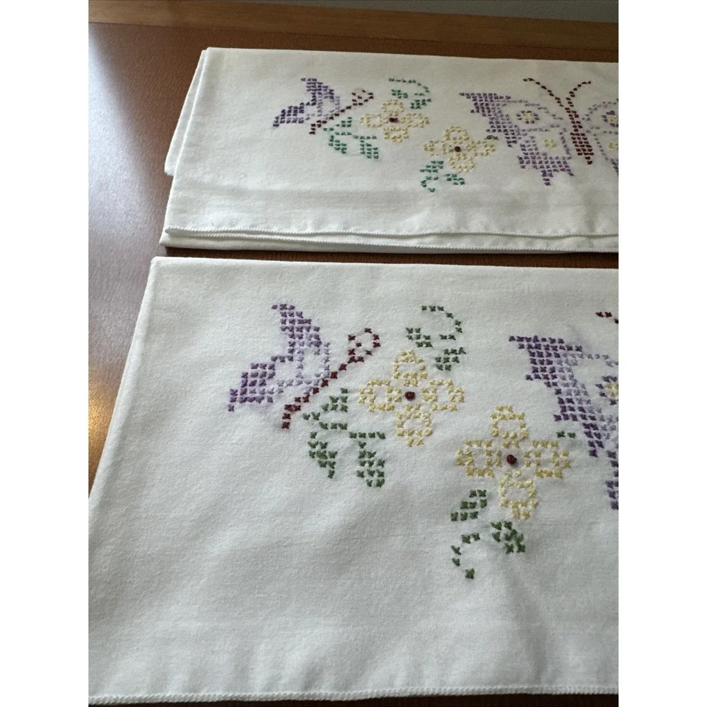 Vtg‎ Pair Of Hand Stitched Cotton Pillowcases With Butterflies & Flowers